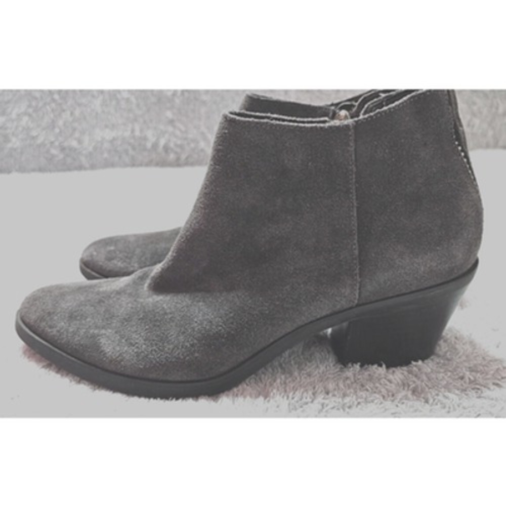 Dolce Vita Suede Studded Ankle Boots Booties Grey Block Heel Womens 8